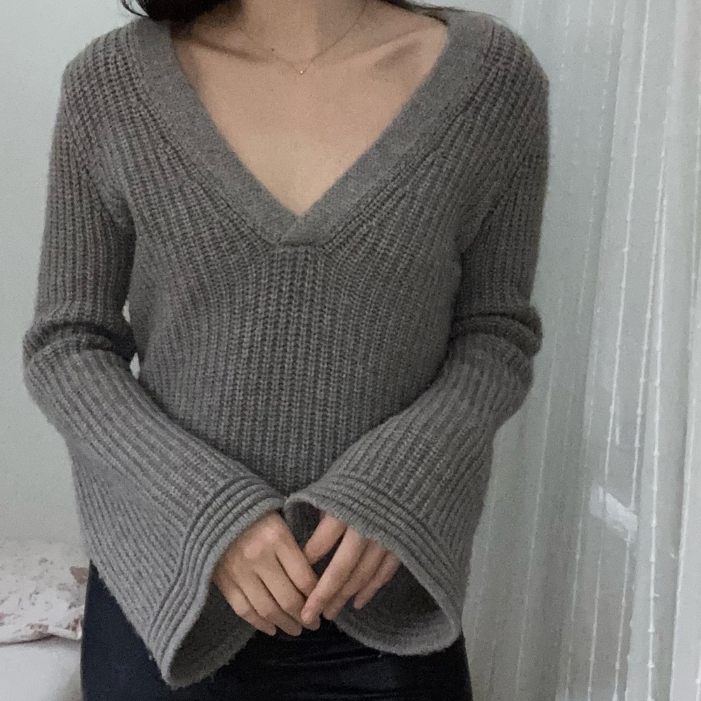 INTERMIX wool/cashmere blend vneck sweater with bell sleeves